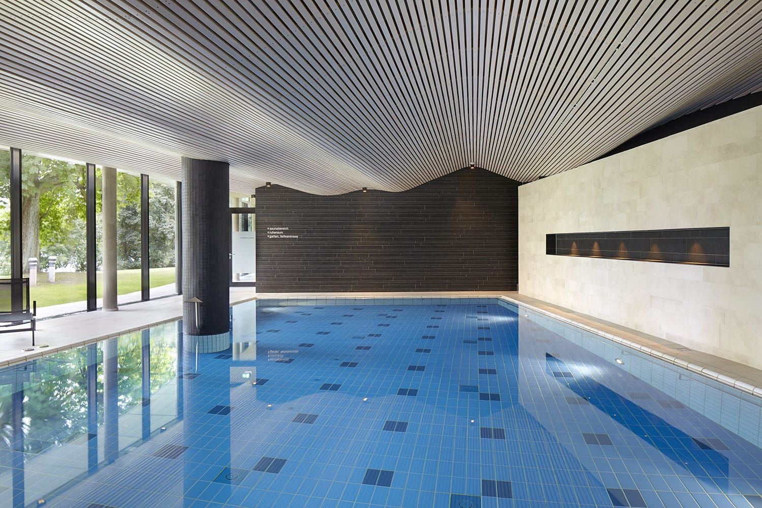 Schwimmbad im Spa